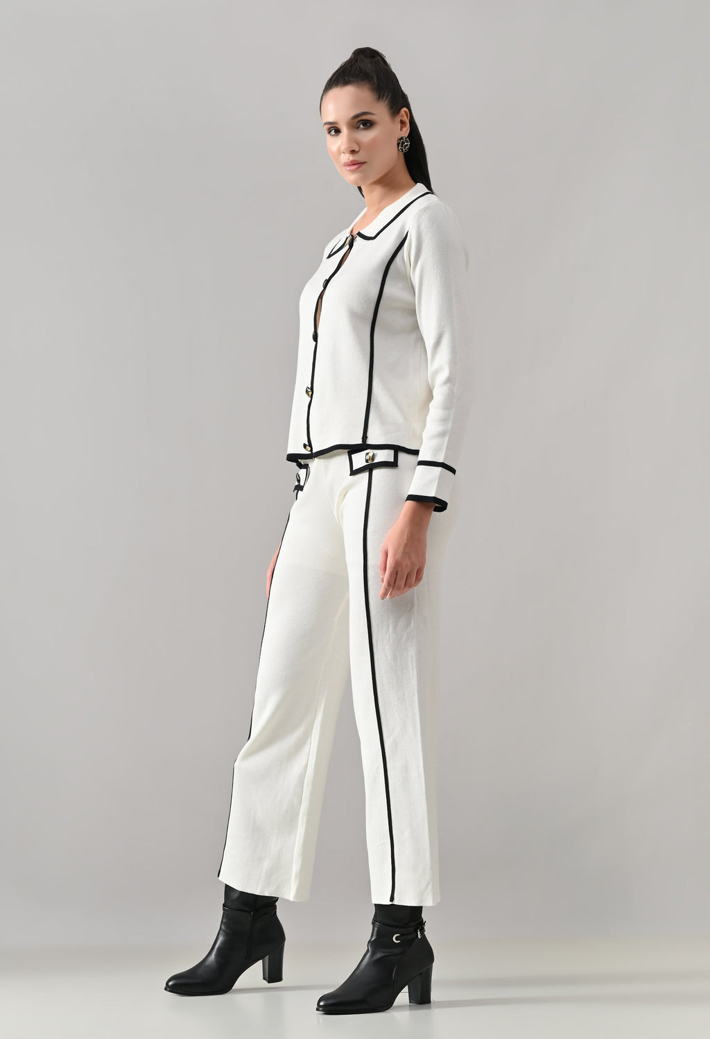 #color_off-white